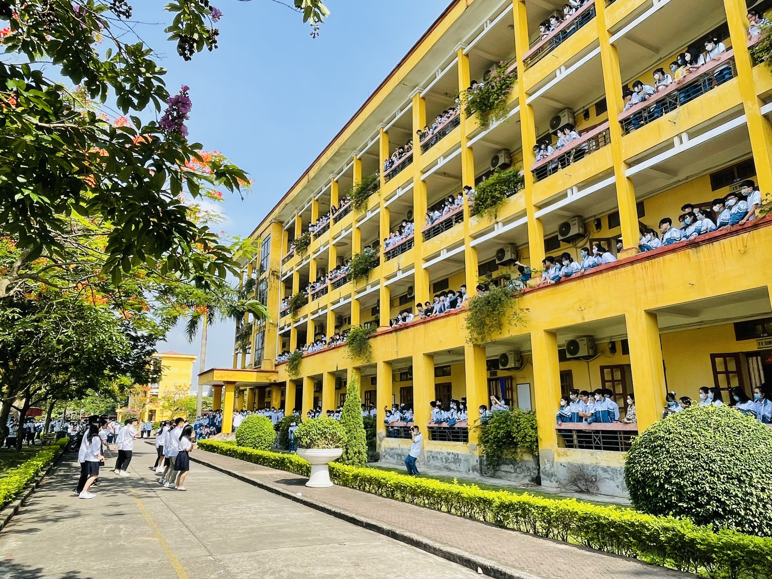 Năm học 2024-2025, trường THPT chuyên Nguyễn Trãi có 2 lớp chuyên Toán.
